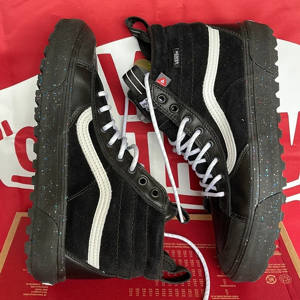 Vans WMNS Sk8-HI Mte-2
Glitter Black Glitter
VNOA5HZZUNM
Boots - sneakers - Picture 12 of 16